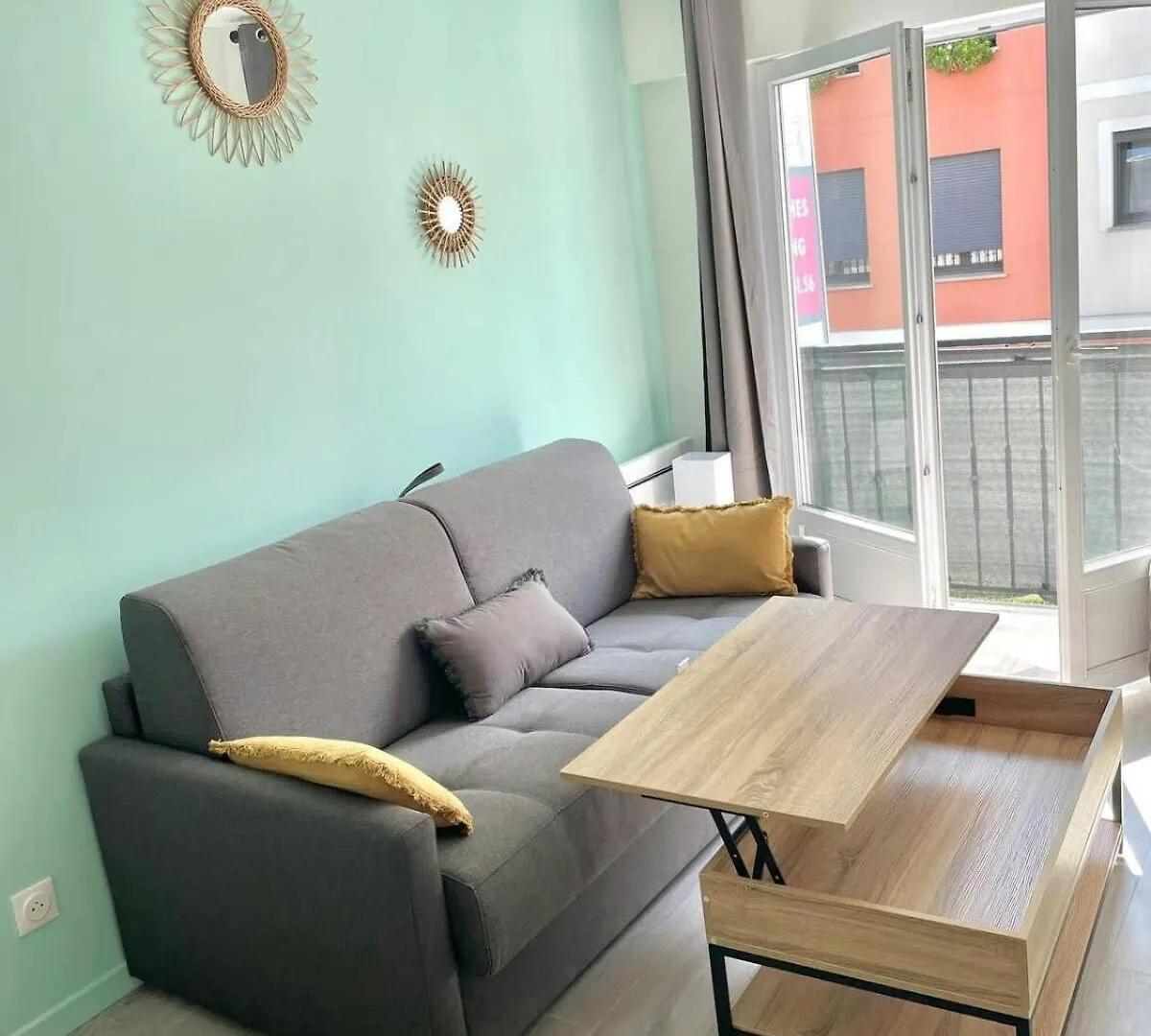 Chic And Cosy Studio Proche Parisaeroport Cdg Apartment Villepinte  France